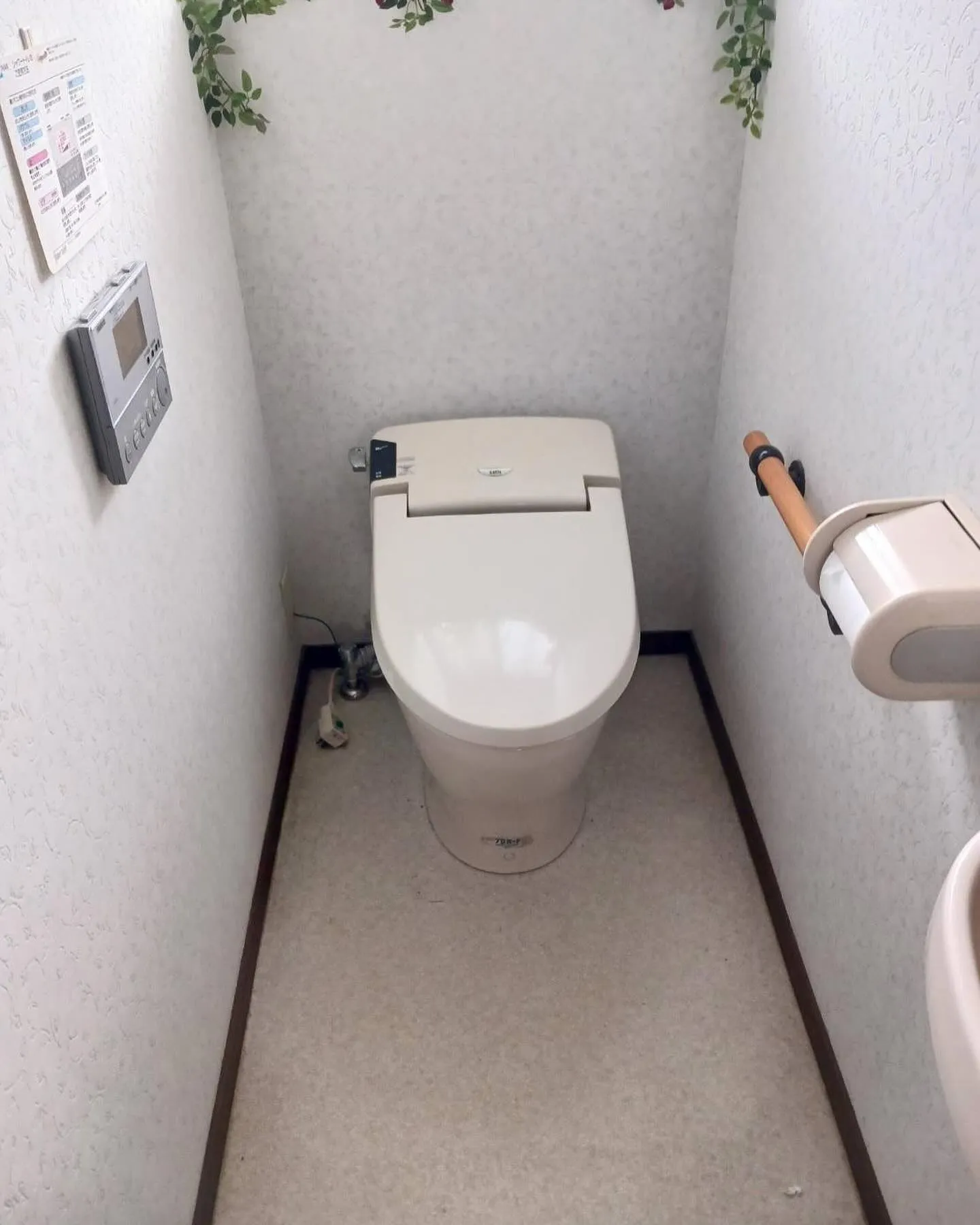 トイレの取替をさせて頂きました。